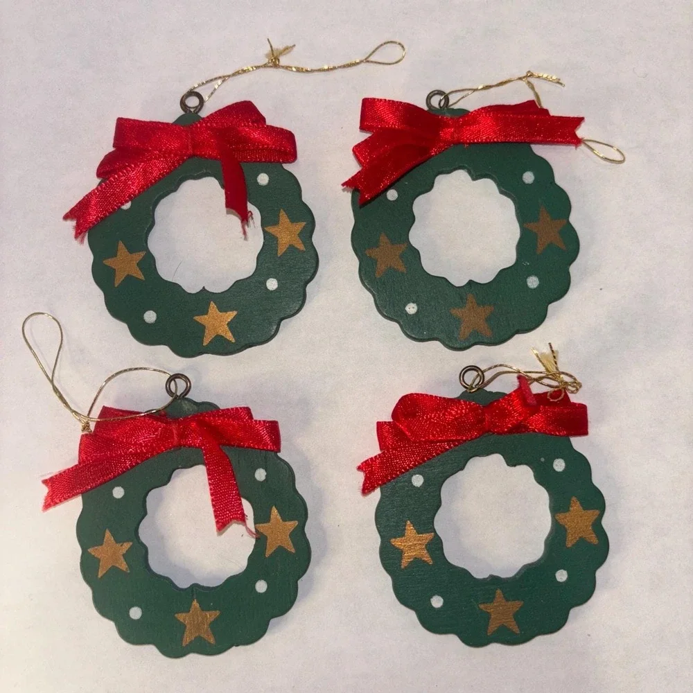 Lot Of 4 Wood Vintage Christmas Wreath Ornaments With Red Bows